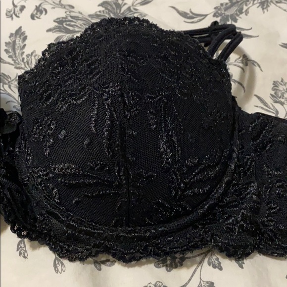 La Vie en Rose - Black Lace Bra - Picture 2 of 7